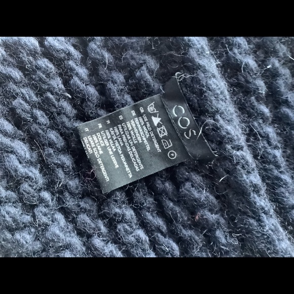 COS 100% wool cowl, dark navy. Great for winter! Excellent condition. OS. - Picture 3 of 3